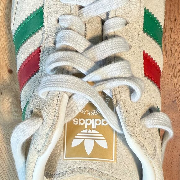 ADIDAS SAMBA WHITE SUEDE W/ RED AND GREEN STRIPES, SIZE 9 - Picture 4 of 8